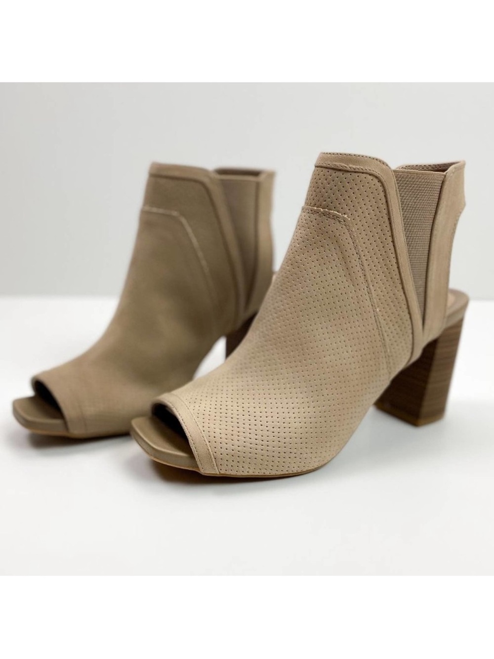 NEW Mia Livia Peep Toe Booties Size 9.5 | Nude Stone Color